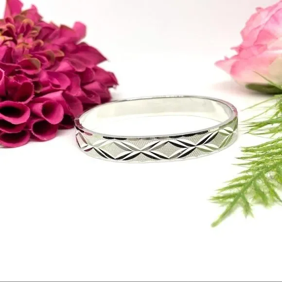 VINTAGE⚜️ART DECO Diamond Cut Etched Silver Bangle Cuff Bracelet - Picture 5 of 12